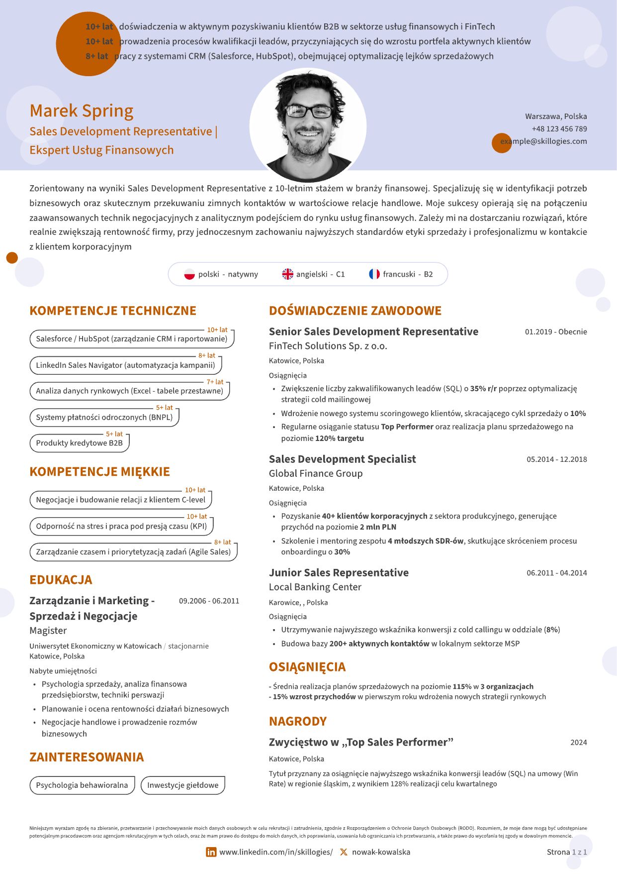 Podgląd CV w czasie rzeczywistym na komputerze i tablecie.